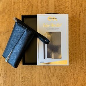 Folio wristlet casemate